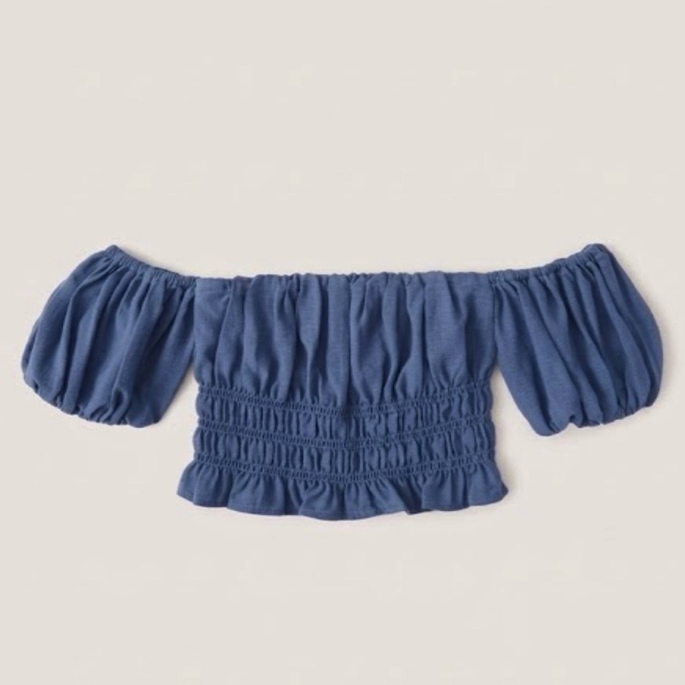 Abercrombie & Fitch Off-The-Shoulder
Smocked Puff Sleeve Top I size small